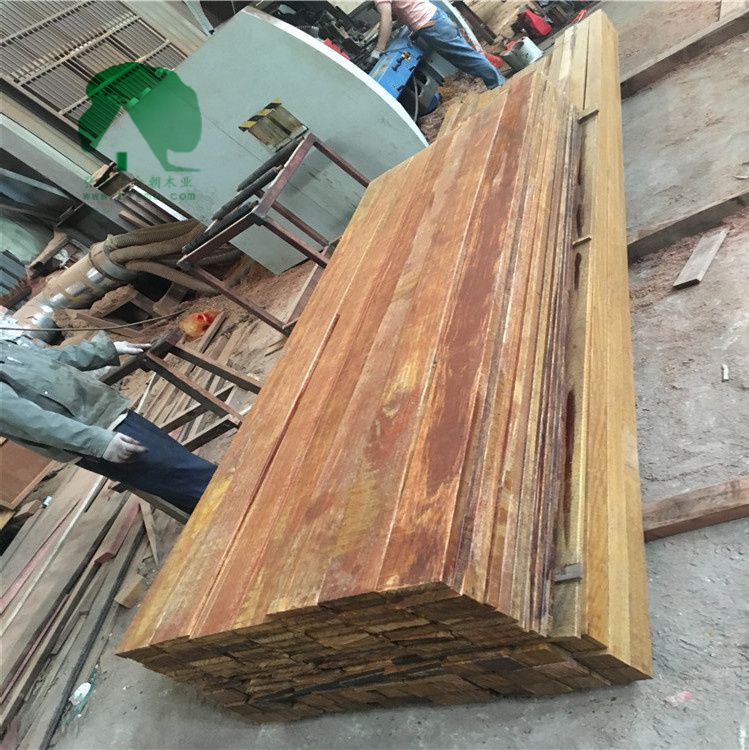 菠萝格木材在户外景观与古建中的卓越表现 定尺裁切与厂家直供